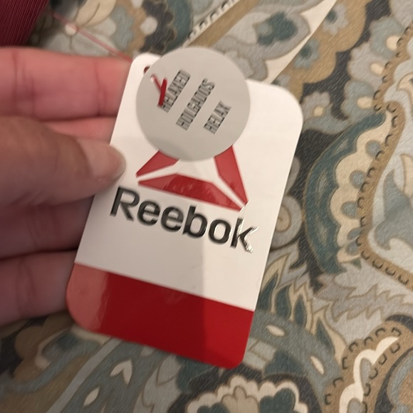 Reebok Crewneck Sweatshirt with Logo NWT - Picture 2 of 5